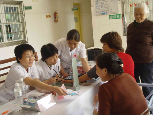 黨團送義診到基層