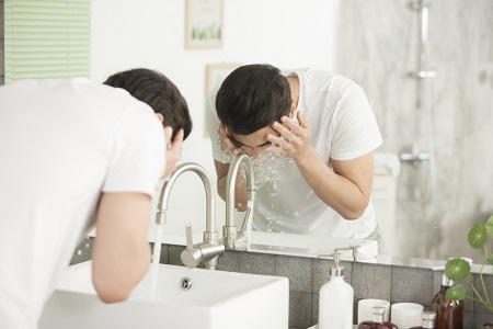 化學(xué)物品進(jìn)入眼睛怎么處理？